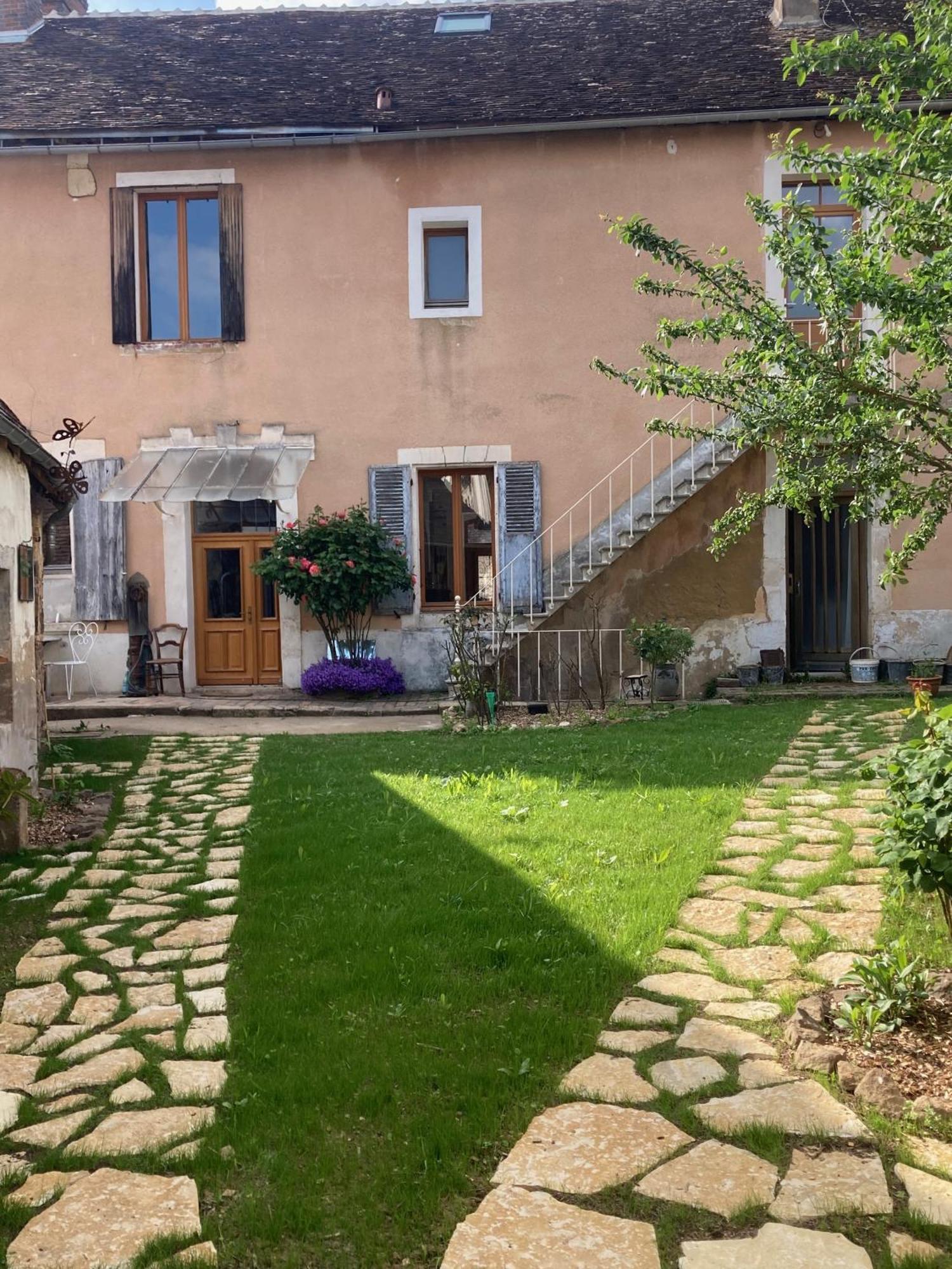Sur Les Ailes Du Papillon-La Suite Saint-Sauveur-en-Puisaye Exterior photo