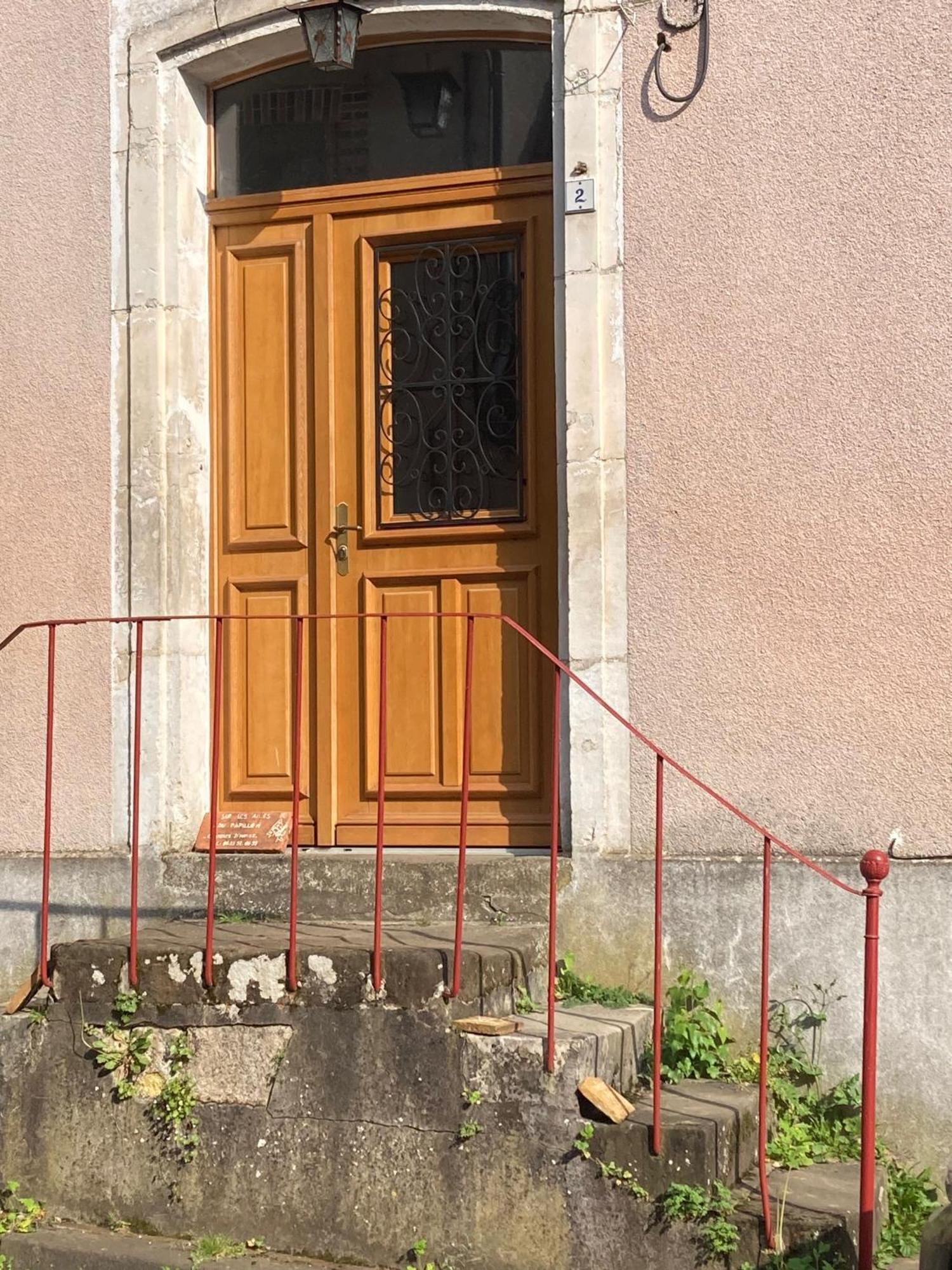 Sur Les Ailes Du Papillon-La Suite Saint-Sauveur-en-Puisaye Exterior photo