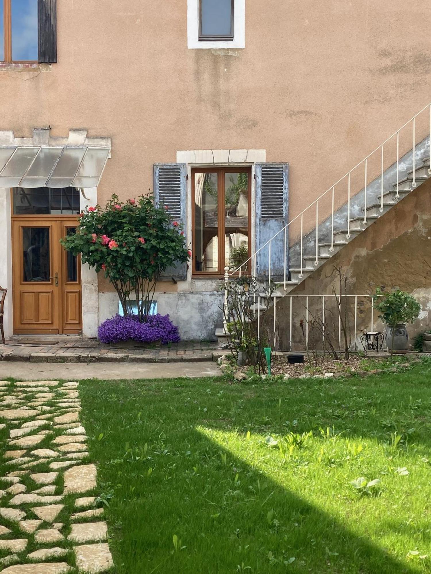 Sur Les Ailes Du Papillon-La Suite Saint-Sauveur-en-Puisaye Exterior photo